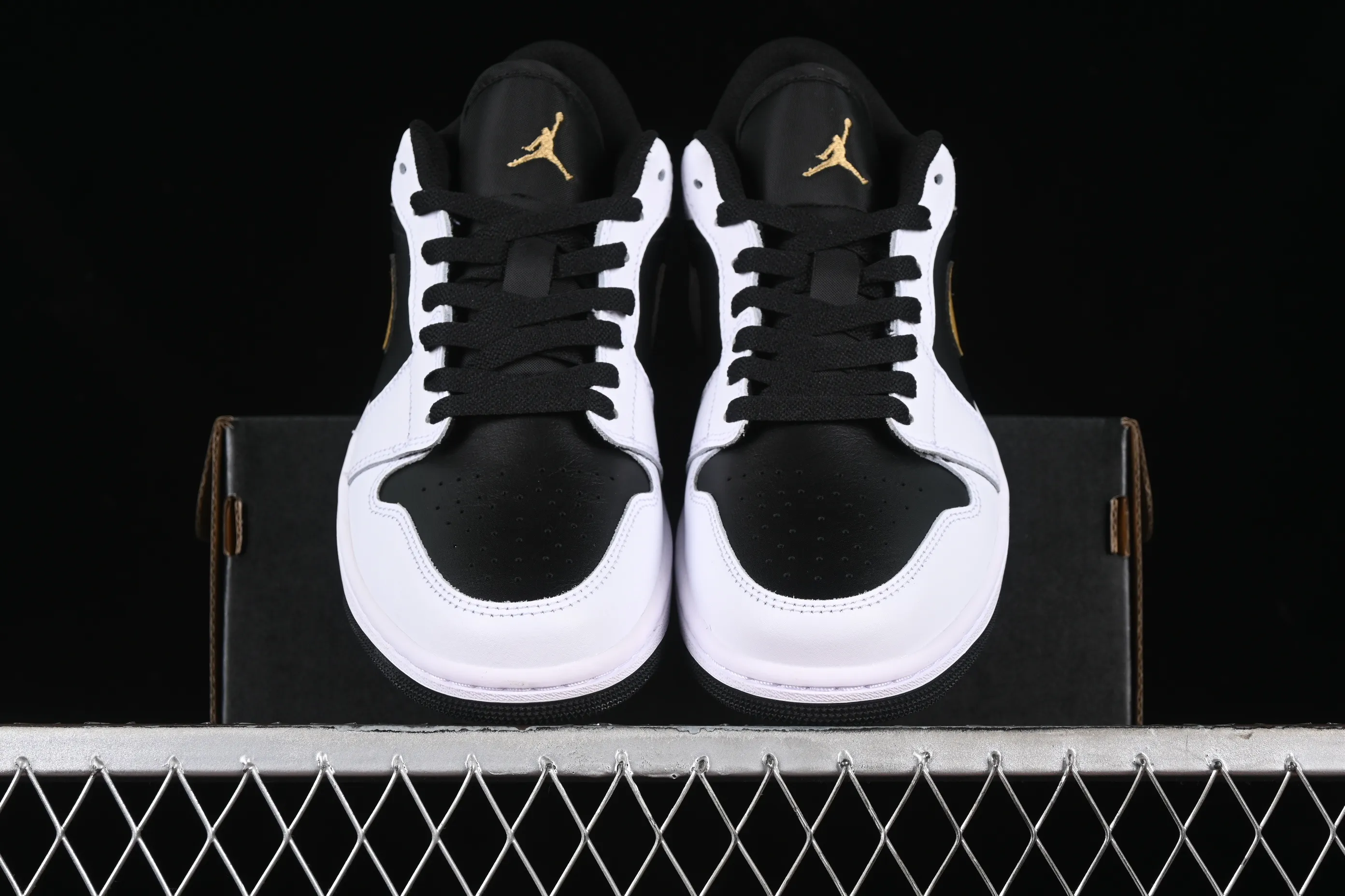 All categories Air Jordan Jordan series basketball shoes Air Jordan 1 Low G version pure original Air Jordan 1 Low AJ1 Joe 1 black and white gold hook low-top cultural basketball shoes 553558-172
